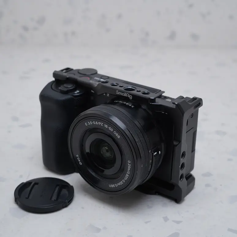 Sony ZV-E10 + 16-50mm - USADO 2