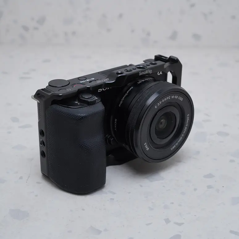 Sony ZV-E10 + 16-50mm - USADO 4