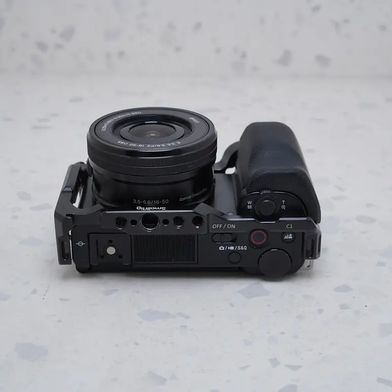 Sony ZV-E10 + 16-50mm - USADO 6