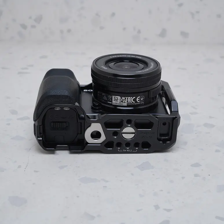 Sony ZV-E10 + 16-50mm - USADO 7