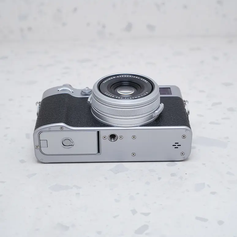 FUJIFILM X100VI (Silver) - USADO 5