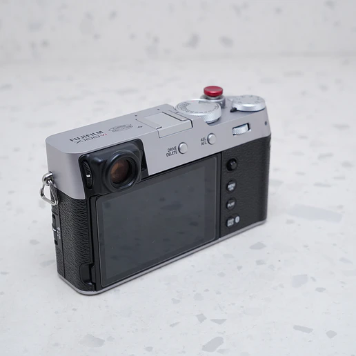 FUJIFILM X100VI (Silver) - USADO 7