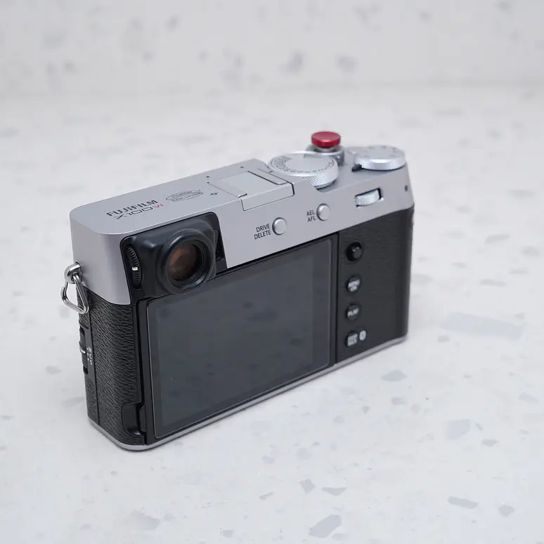 FUJIFILM X100VI (Silver) - USADO 7