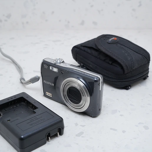 FUJIFILM FinePix F70EXR - USADO 2