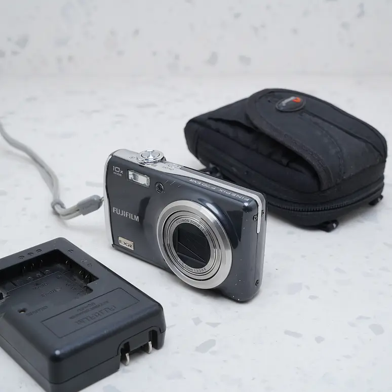 FUJIFILM FinePix F70EXR - USADO 2