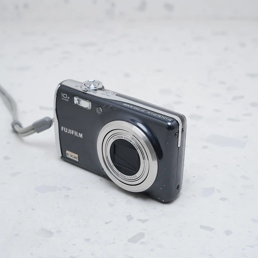 FUJIFILM FinePix F70EXR - USADO 3