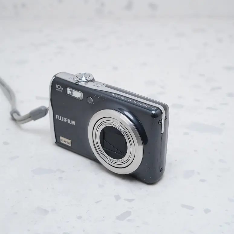 FUJIFILM FinePix F70EXR - USADO 3