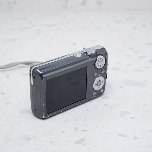 FUJIFILM FinePix F70EXR - USADO 4