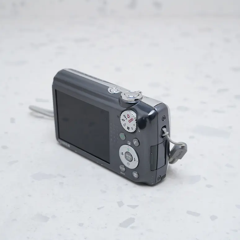 FUJIFILM FinePix F70EXR - USADO 5