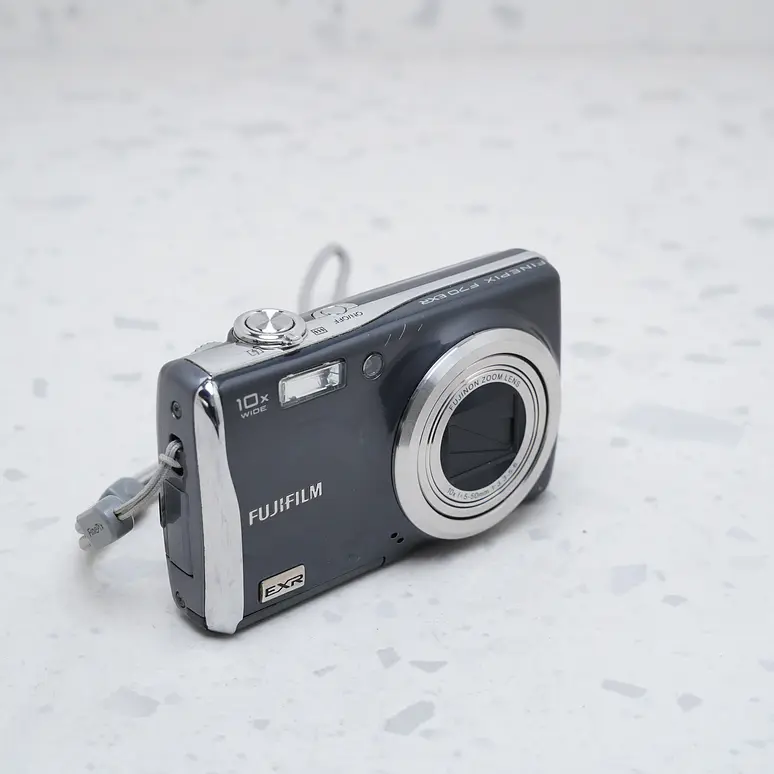 FUJIFILM FinePix F70EXR - USADO 6