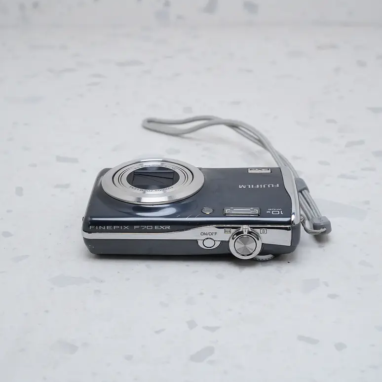 FUJIFILM FinePix F70EXR - USADO 7