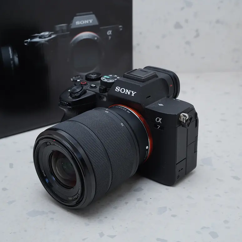 Sony a7 IV con lente de 28-70 mm f/3.5-5.6 II - USADO 2
