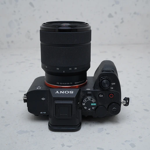 Sony a7 IV con lente de 28-70 mm f/3.5-5.6 II - USADO 6