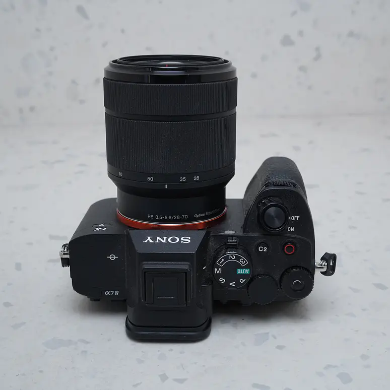 Sony a7 IV con lente de 28-70 mm f/3.5-5.6 II - USADO 6