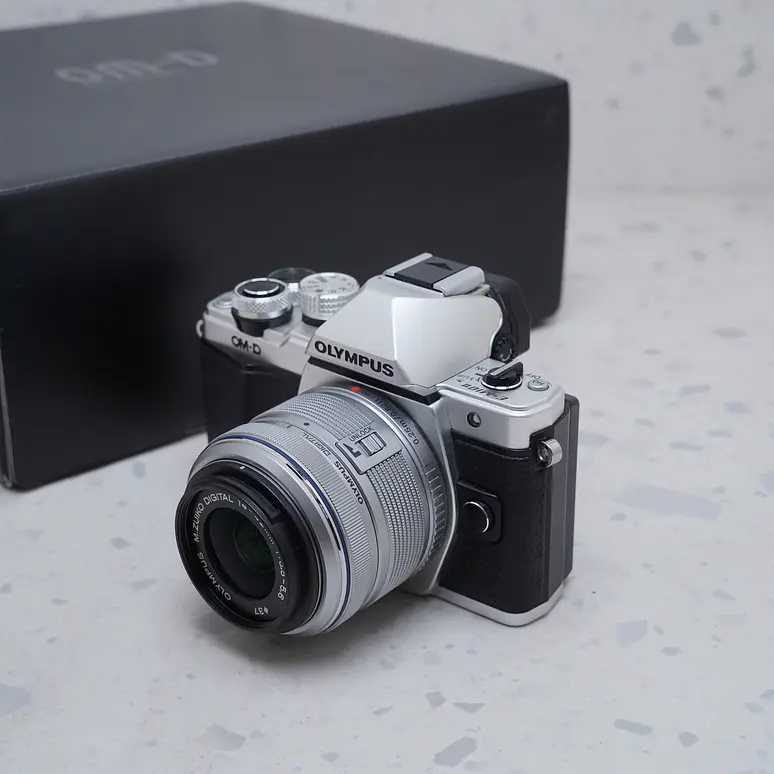 Olympus OM-D E-M10 Mark II + 14-42mm - USADO 2