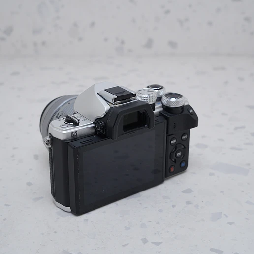 Olympus OM-D E-M10 Mark II + 14-42mm - USADO 3