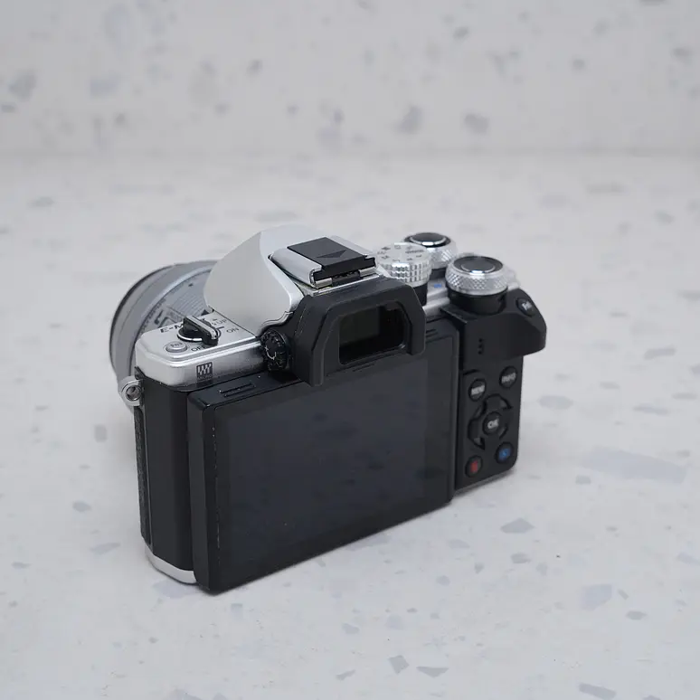 Olympus OM-D E-M10 Mark II + 14-42mm - USADO 3