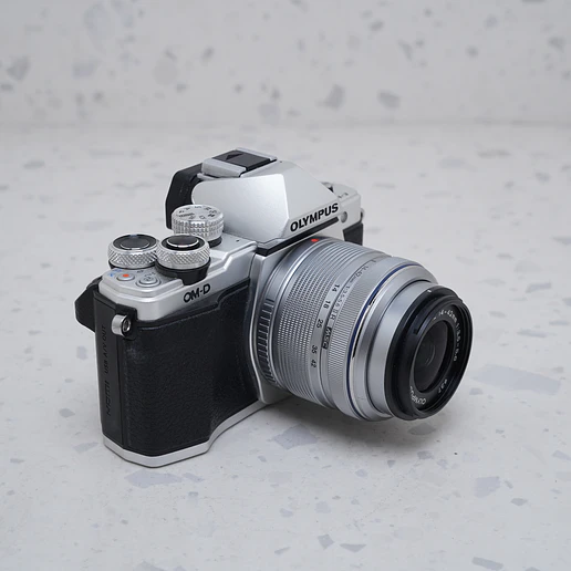 Olympus OM-D E-M10 Mark II + 14-42mm - USADO 4