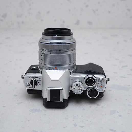Olympus OM-D E-M10 Mark II + 14-42mm - USADO 6