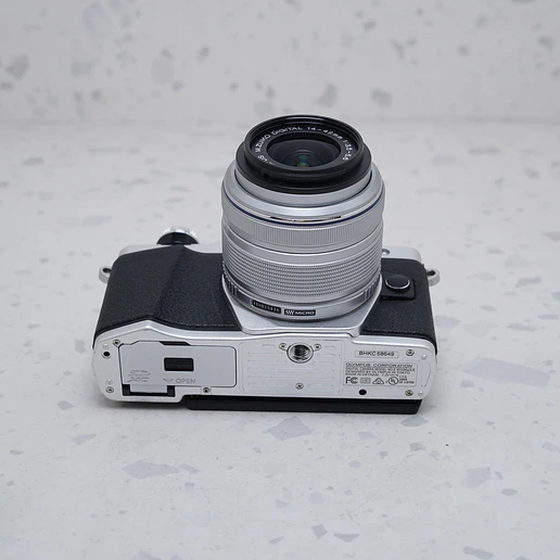 Olympus OM-D E-M10 Mark II + 14-42mm - USADO 7