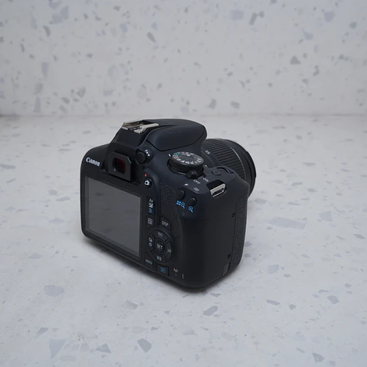 Canon EOS Rebel T7 + 18-55mm - USADO 5
