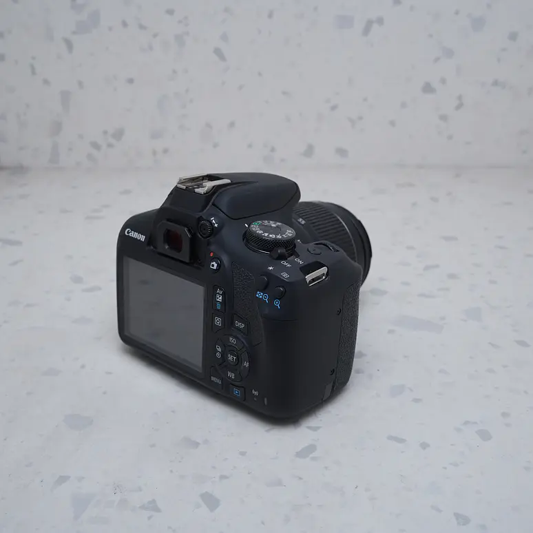 Canon EOS Rebel T7 + 18-55mm - USADO 5