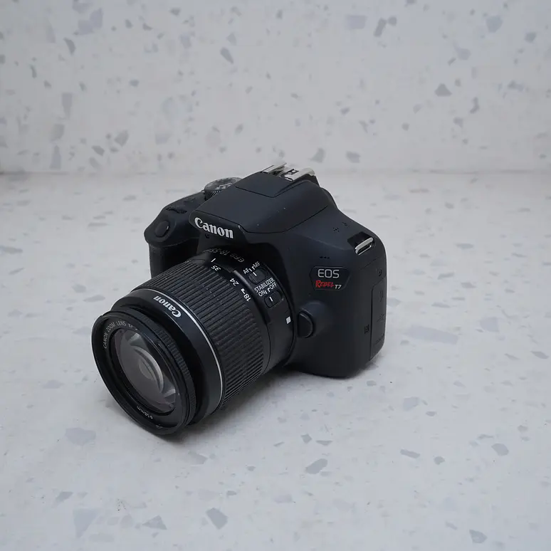 Canon EOS Rebel T7 + 18-55mm - USADO 6