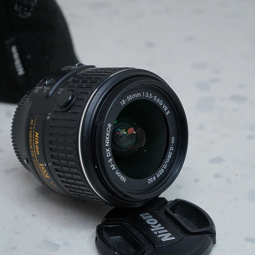 Nikon AF-S DX NIKKOR 18-55mm f/3.5-5.6G VR II - USADO 4