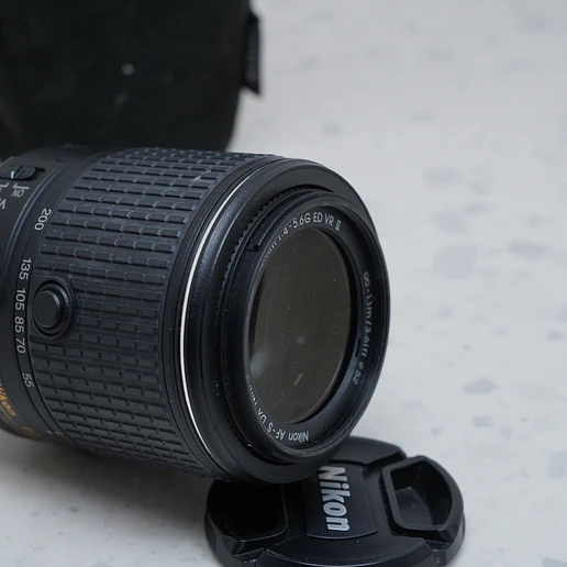 Nikon AF-S DX NIKKOR 55-200mm f/4-5.6G ED VR II - USADO 4