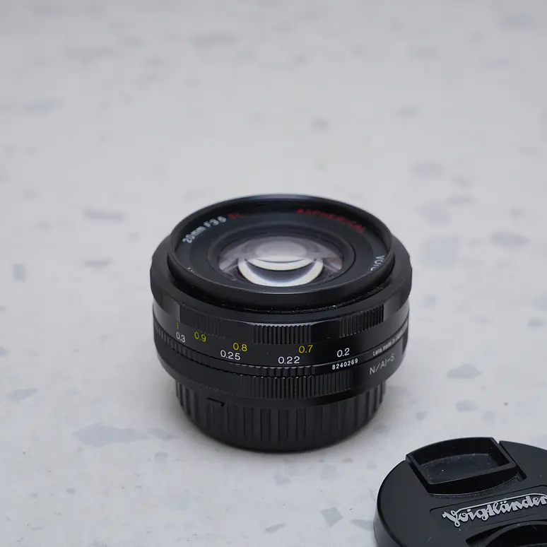 Voigtlander Color-Skopar 20mm f/3.5 SL II N para Nikon F - USADO 3