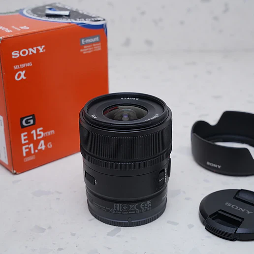 Sony E 15mm f/1.4 G - USADO 3