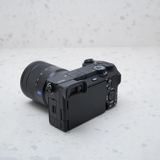 Sony a6700 + sony Zeiss 16-70mm - USADO 2