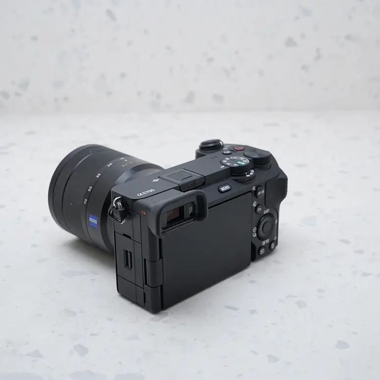 Sony a6700 + sony Zeiss 16-70mm - USADO 2