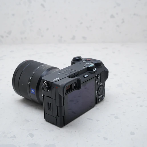 Sony a6700 + sony Zeiss 16-70mm - USADO 3