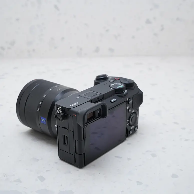 Sony a6700 + sony Zeiss 16-70mm - USADO 3