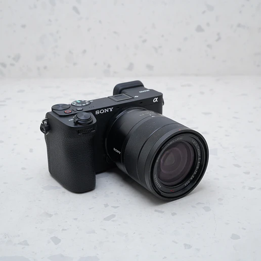 Sony a6700 + sony Zeiss 16-70mm - USADO 5