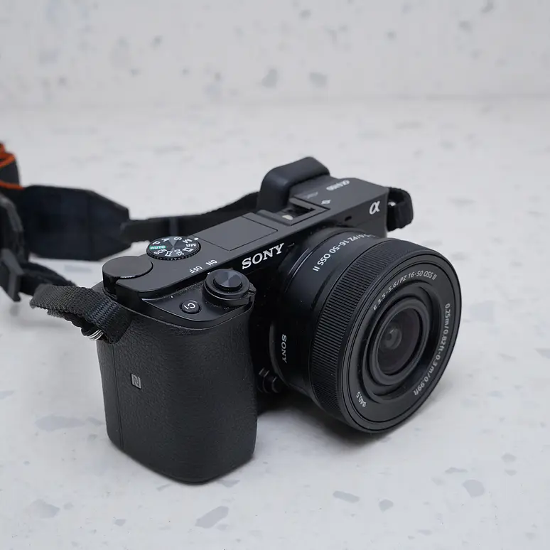 Sony a6100 + 16-50mm - USADO 5