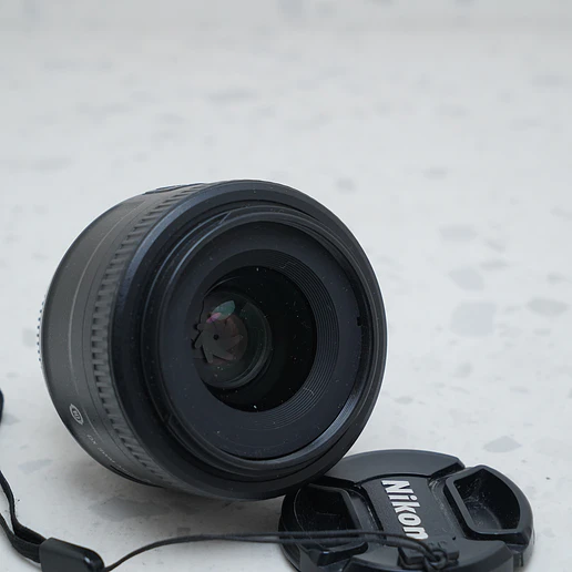 Nikon AF-S DX NIKKOR 35mm f/1.8G - USADO 4