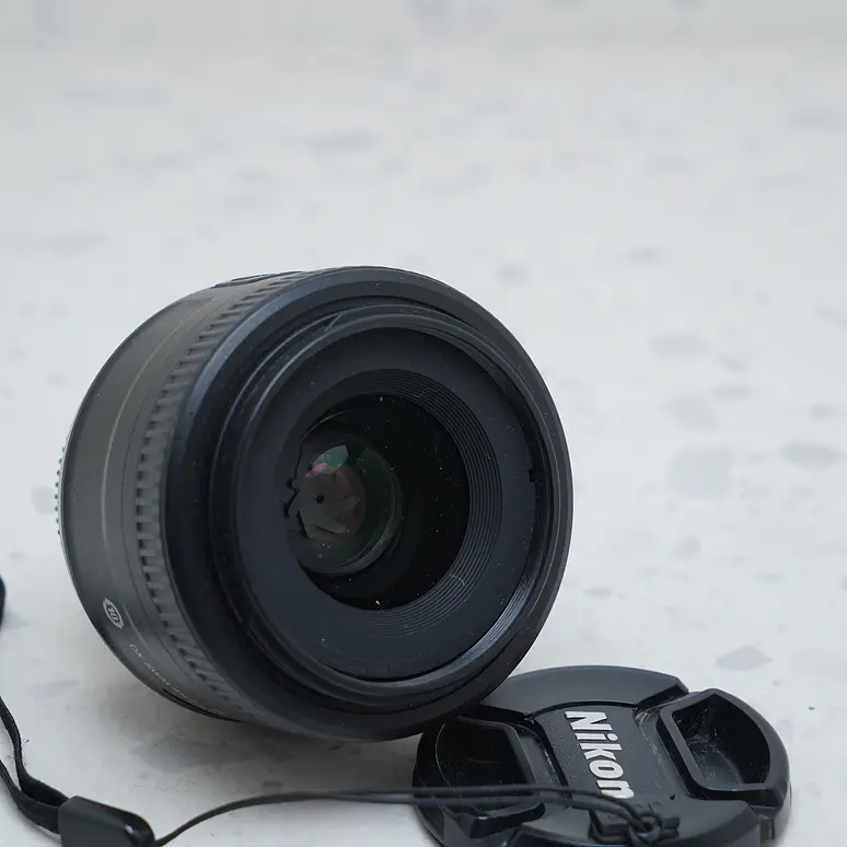 Nikon AF-S DX NIKKOR 35mm f/1.8G - USADO 4