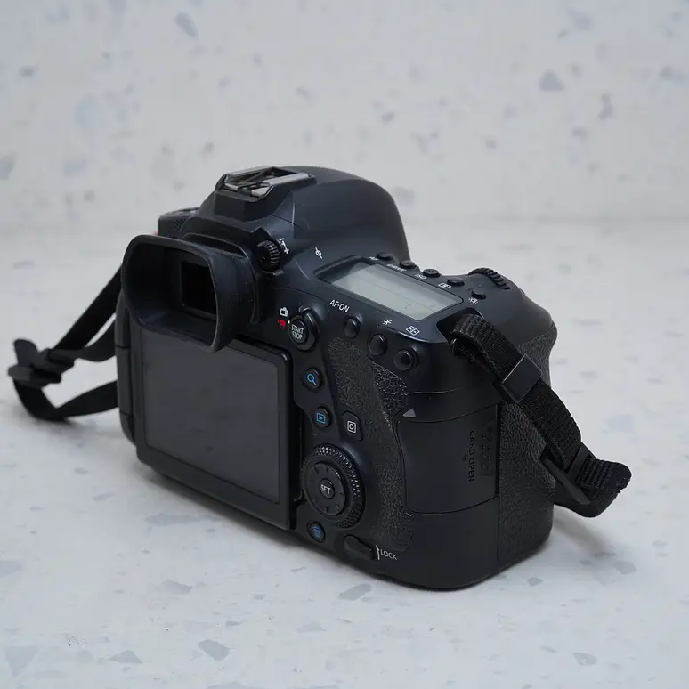 Canon EOS 6D Mark II - USADO 4