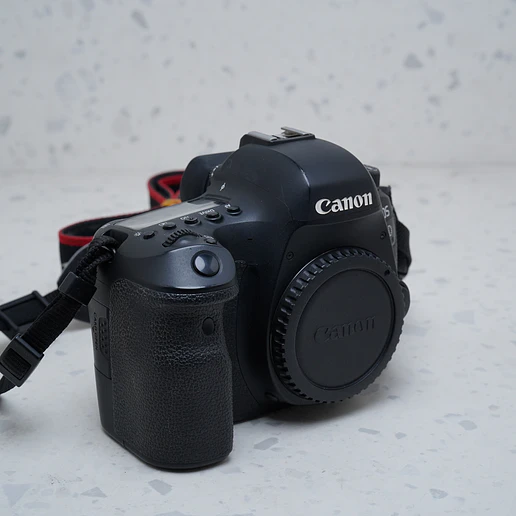 Canon EOS 6D Mark II - USADO 5