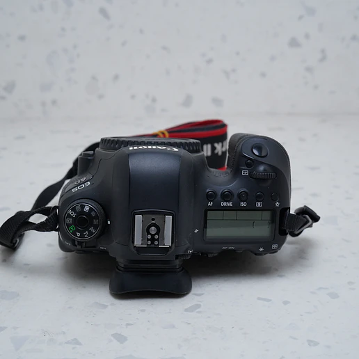 Canon EOS 6D Mark II - USADO 7
