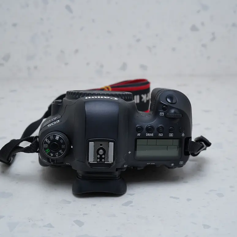 Canon EOS 6D Mark II - USADO 7