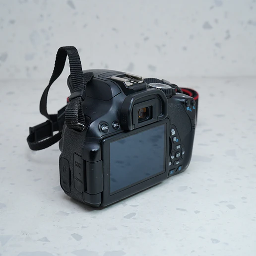 Canon EOS Rebel T4i (Body) - USADO 3