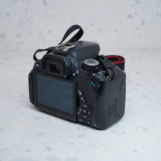 Canon EOS Rebel T4i (Body) - USADO 4