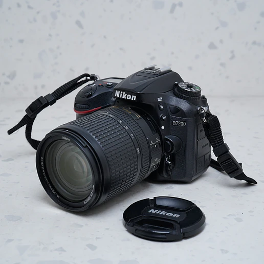 Nikon D7200 + AF-S DX NIKKOR 18-140mm f/3.5-5.6G ED VR - USADO 1