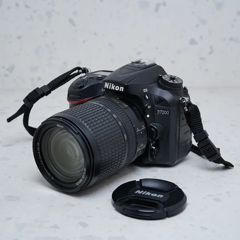 Nikon D7200 + AF-S DX NIKKOR 18-140mm f/3.5-5.6G ED VR - USADO 1