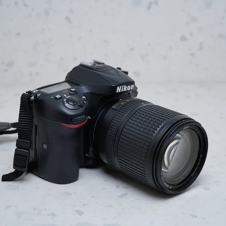 Nikon D7200 + AF-S DX NIKKOR 18-140mm f/3.5-5.6G ED VR - USADO 4