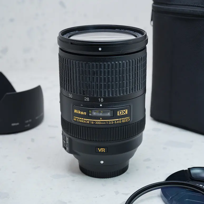 Nikon AF-S DX NIKKOR 18-300mm f/3.5-5.6G ED VR - USADO 2