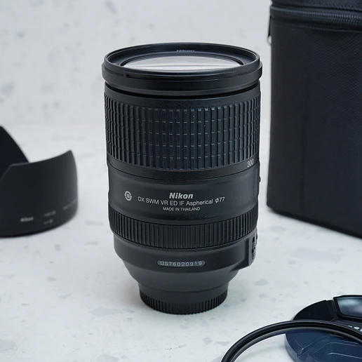 Nikon AF-S DX NIKKOR 18-300mm f/3.5-5.6G ED VR - USADO 3